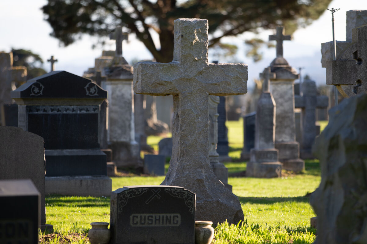 Home Holy Cross Cemetery